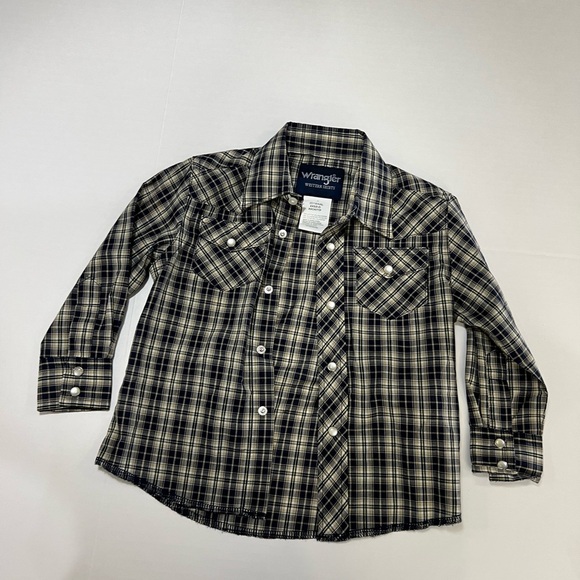 Wrangler Blue and White Button Down Shirt with Western Flair - Picture 5 of 7